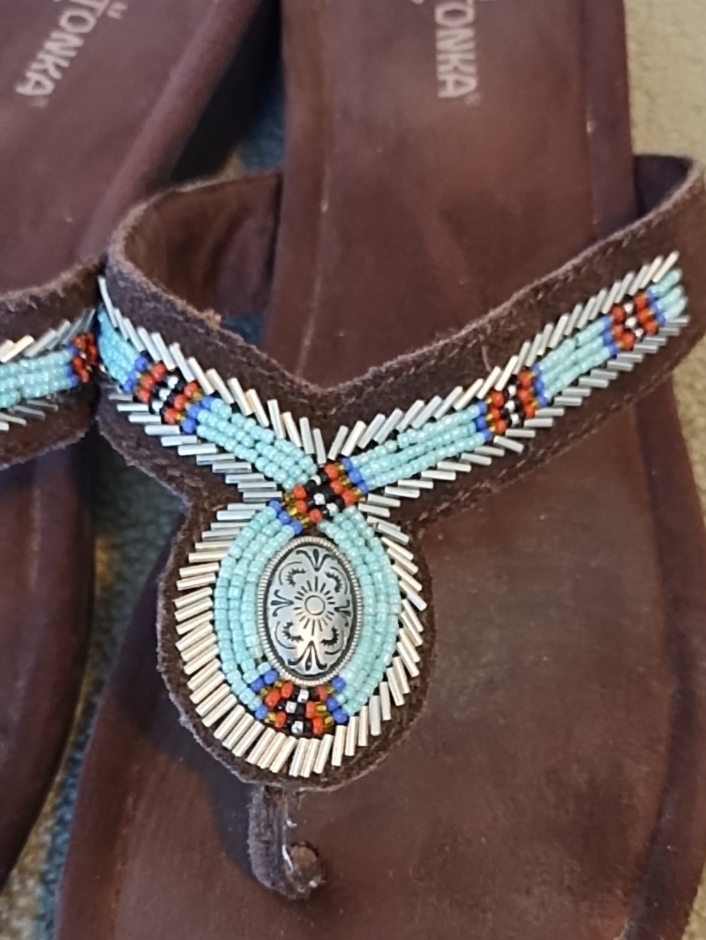 Minnetonka Bisbee Brown Suede Beaded Thong Sandals Women's Size 10 Turquoise Red - Picture 2 of 5